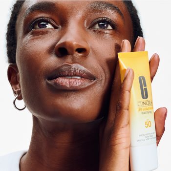 Clinique Sun UV Solutions Matifying Sunscreen SPF 50 crema de soare pentru fata cu efect matifiant - imagine 3